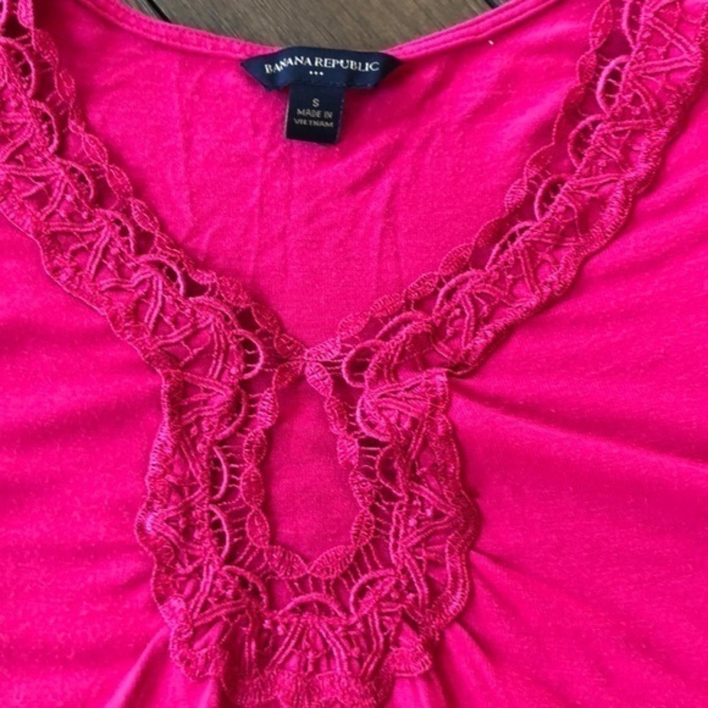 Banana republic pretty in pink with lace Top
